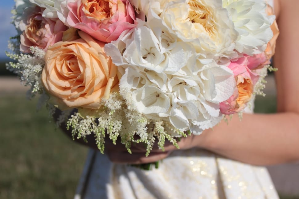white pink and brown rose bouquet preview
