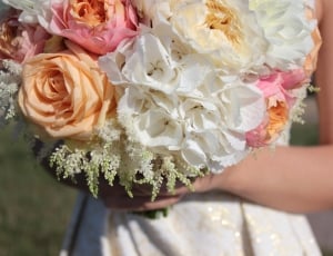 white pink and brown rose bouquet thumbnail