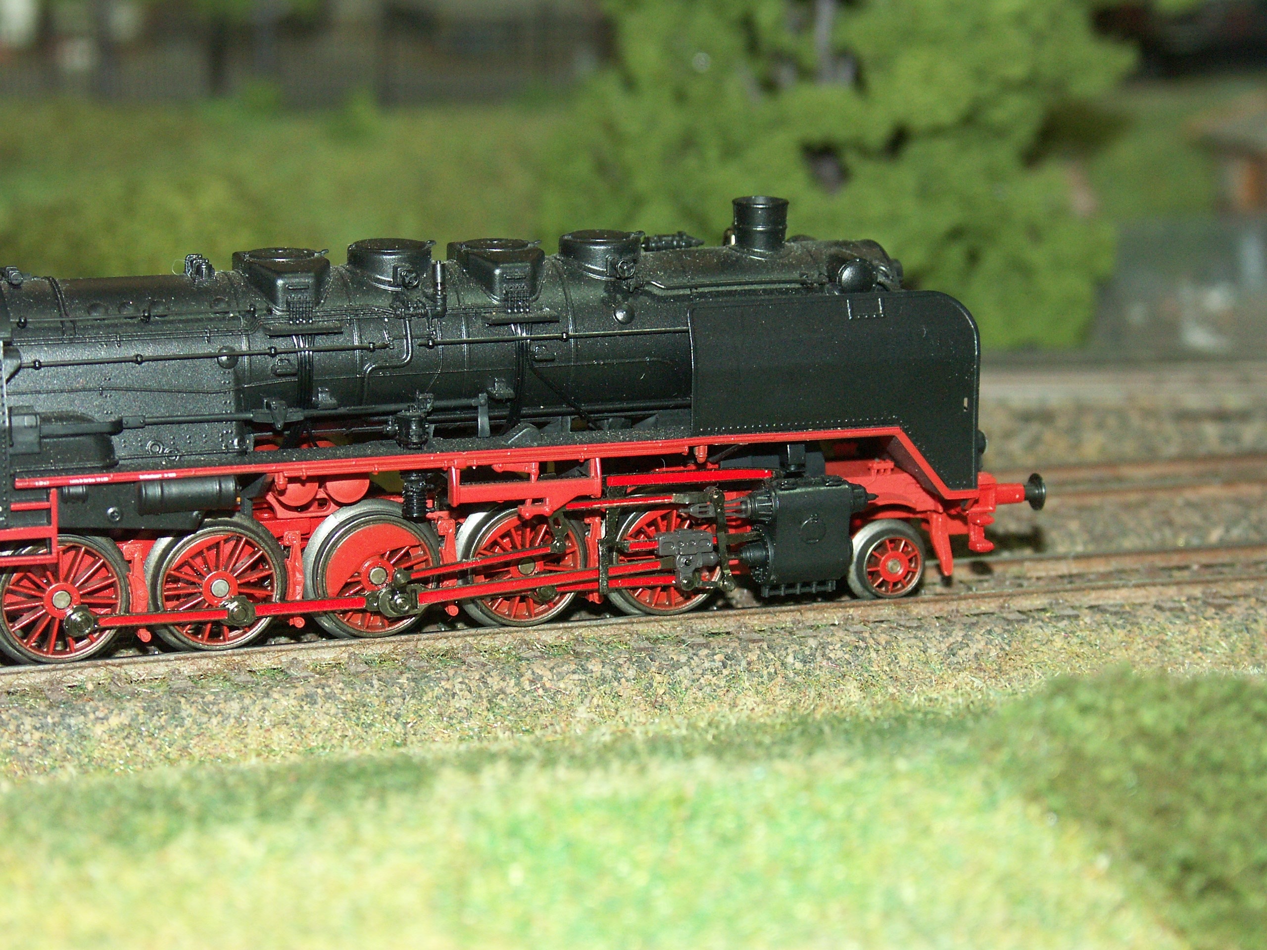 black and red steam strain die-cast model
