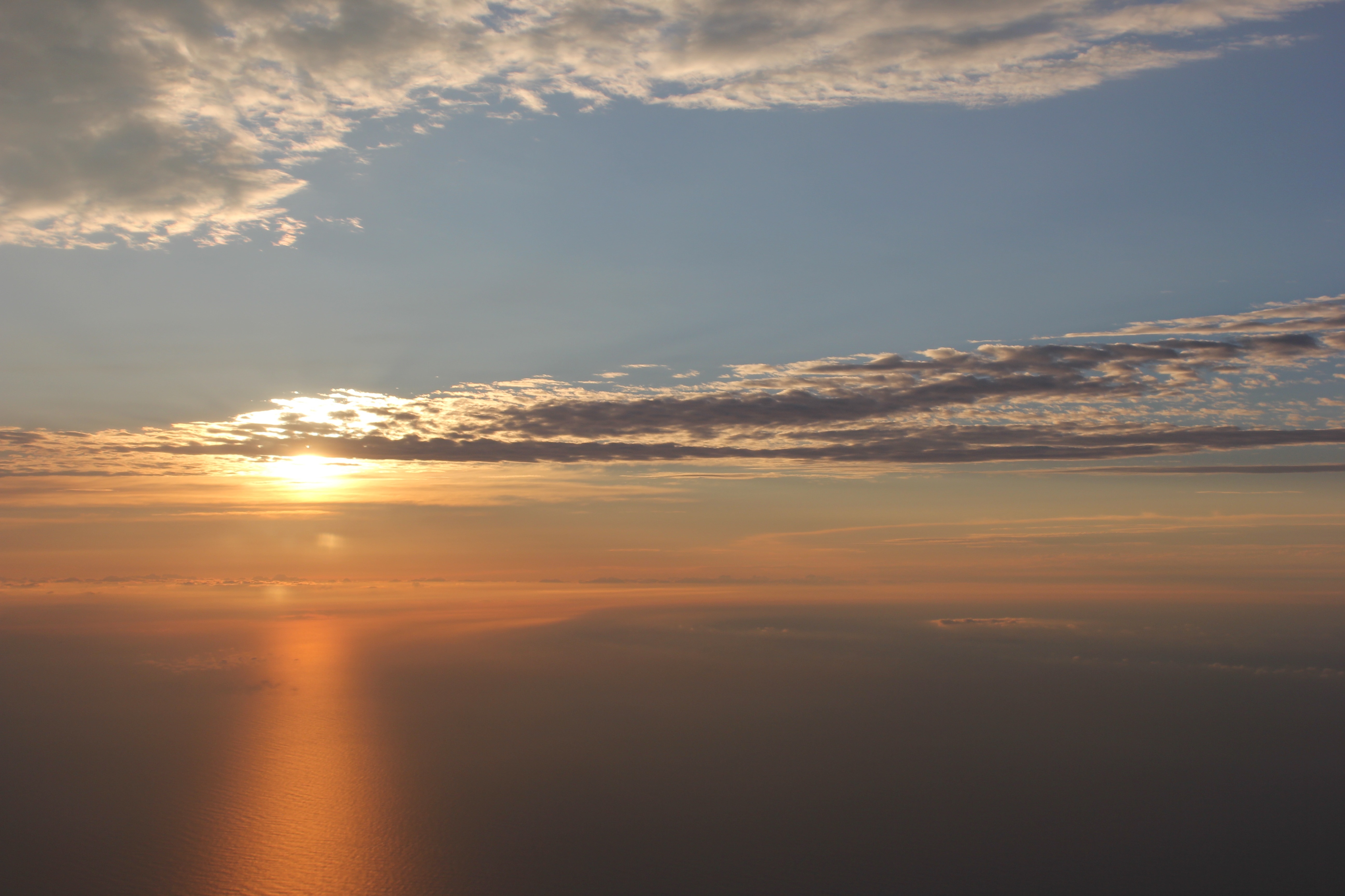 picture of sunrise from plane