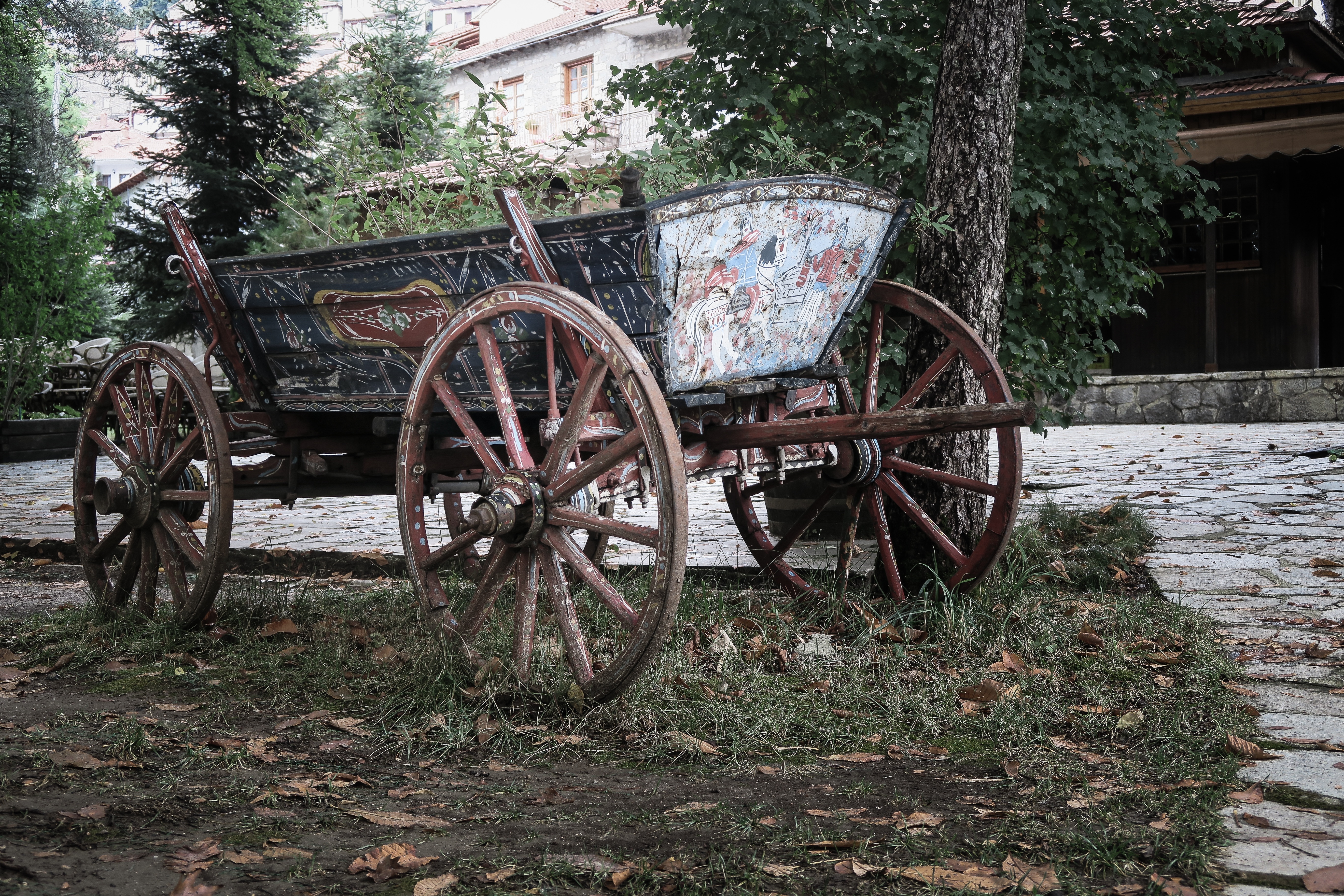 Довольно красивая рессорная небольшая бричка. Рессорная Бричка. Небольшая Бричка. Двуколка фото. Лазаревское телега.