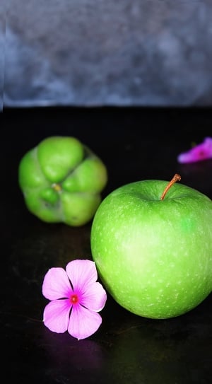 macro lens photography of green apple fruit thumbnail
