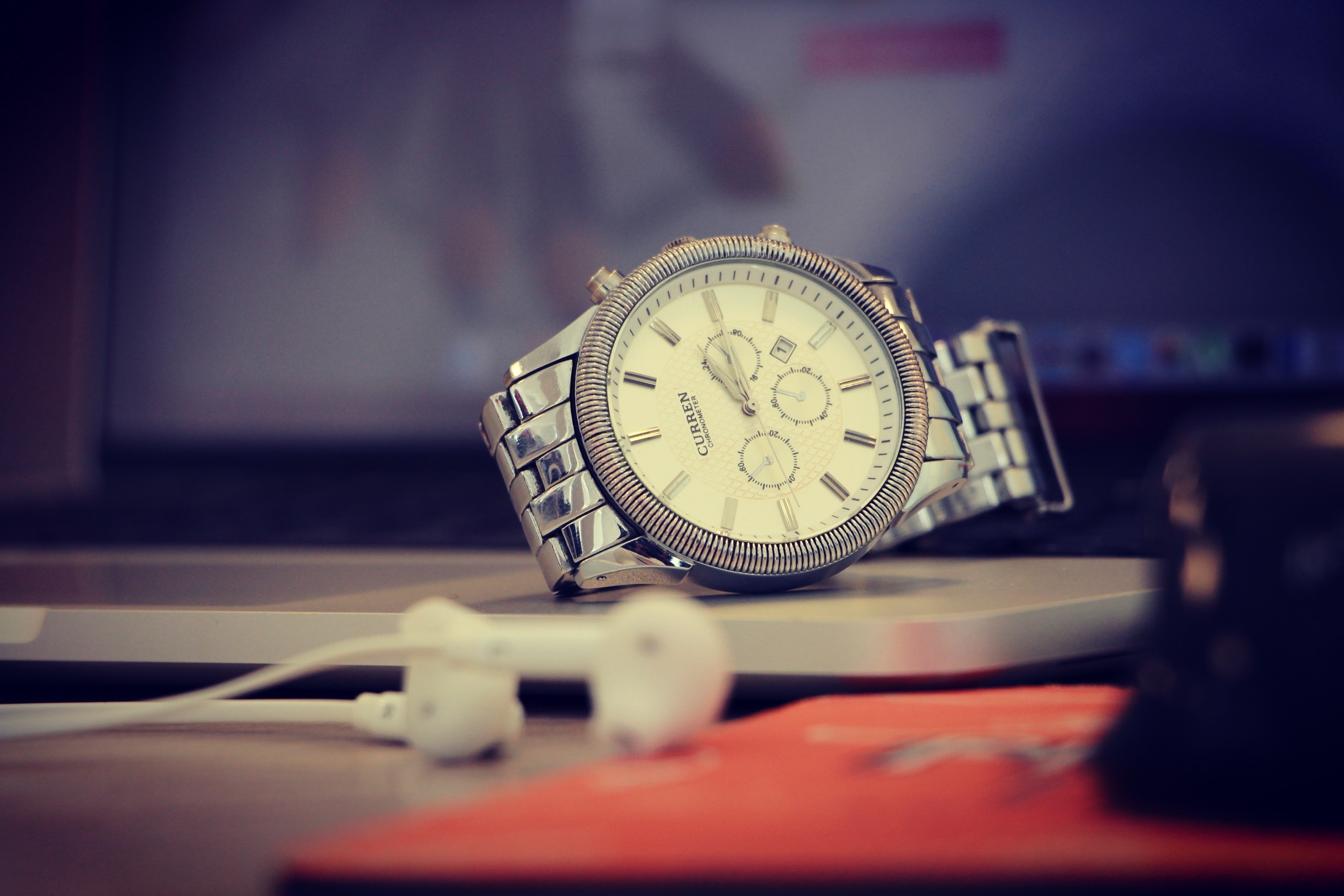 silver link round chronograph watch