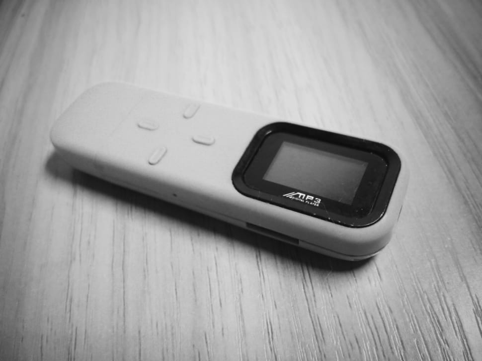 white mp3 player preview