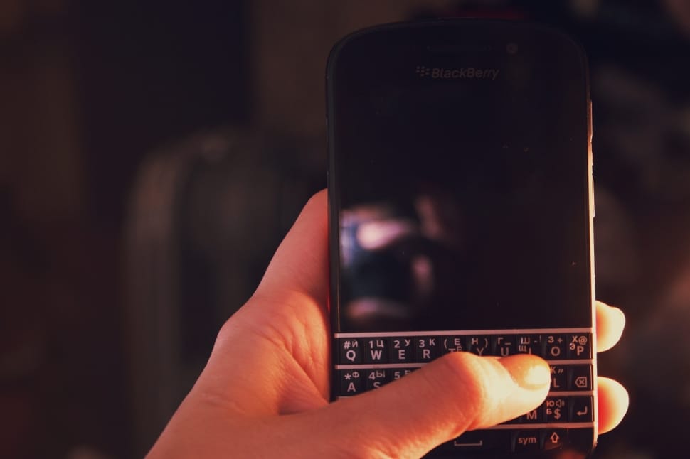 black qwerty phone preview