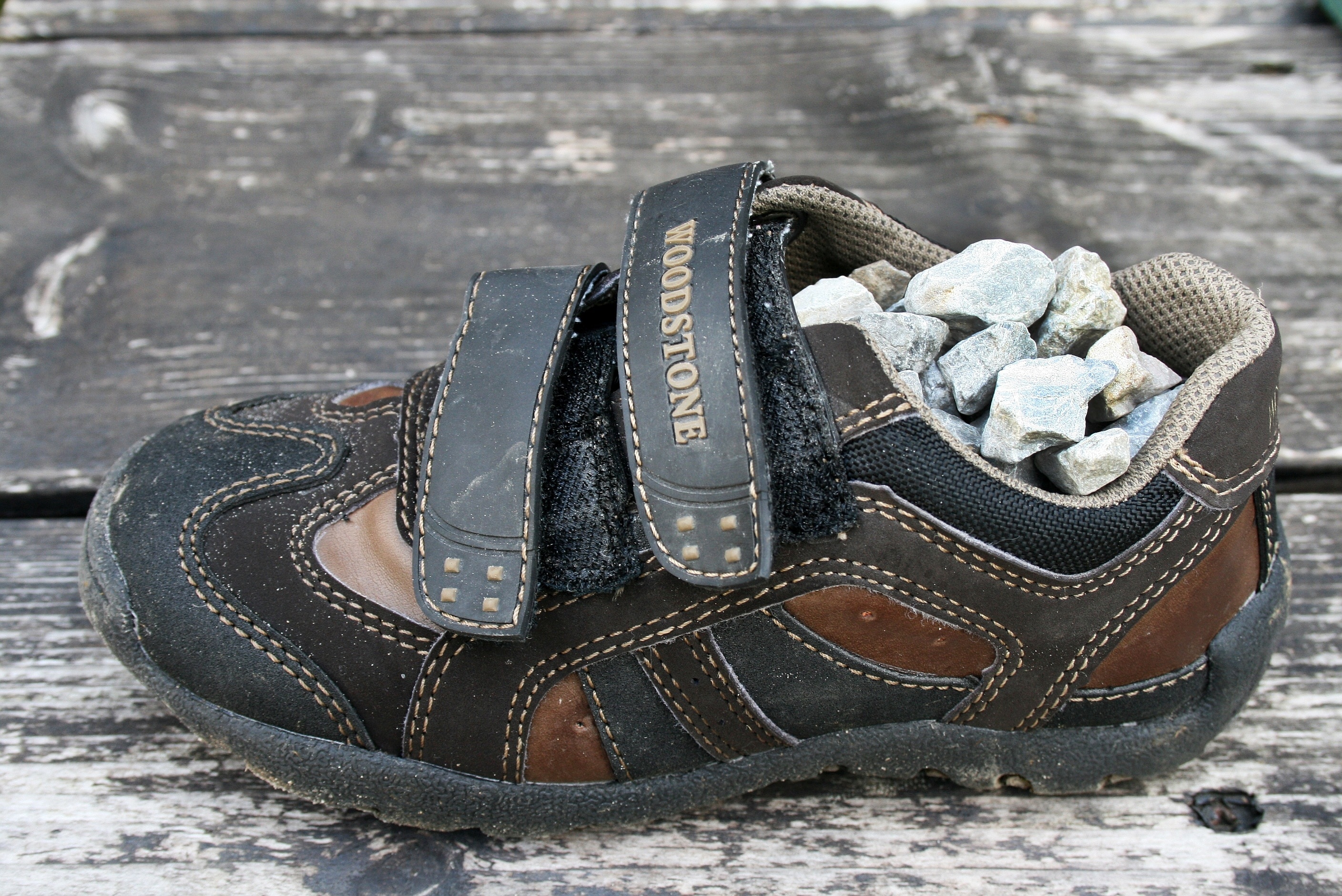 woodstone brown and black hiking shoe