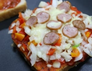hotdog with tomato pizza thumbnail