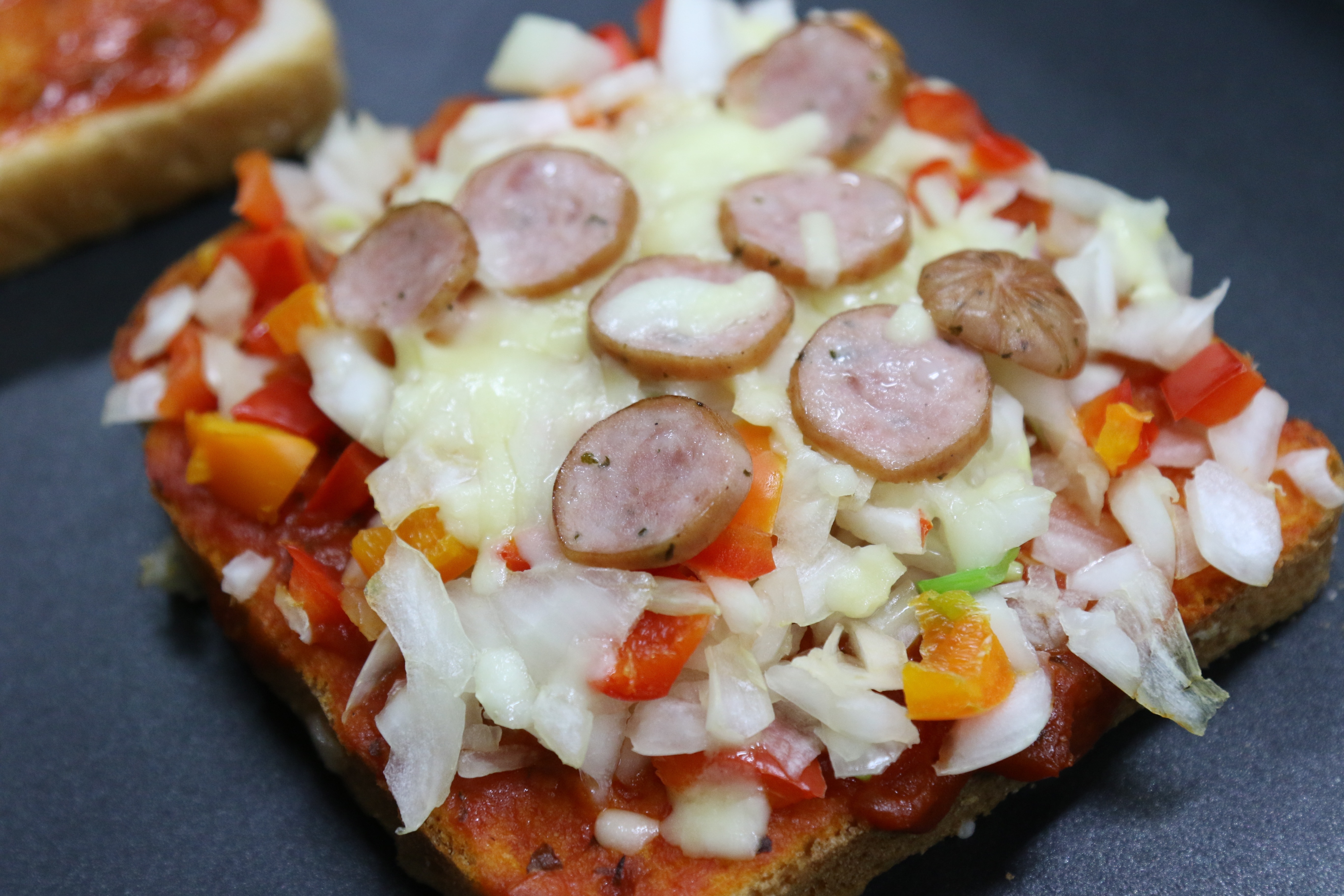hotdog with tomato pizza