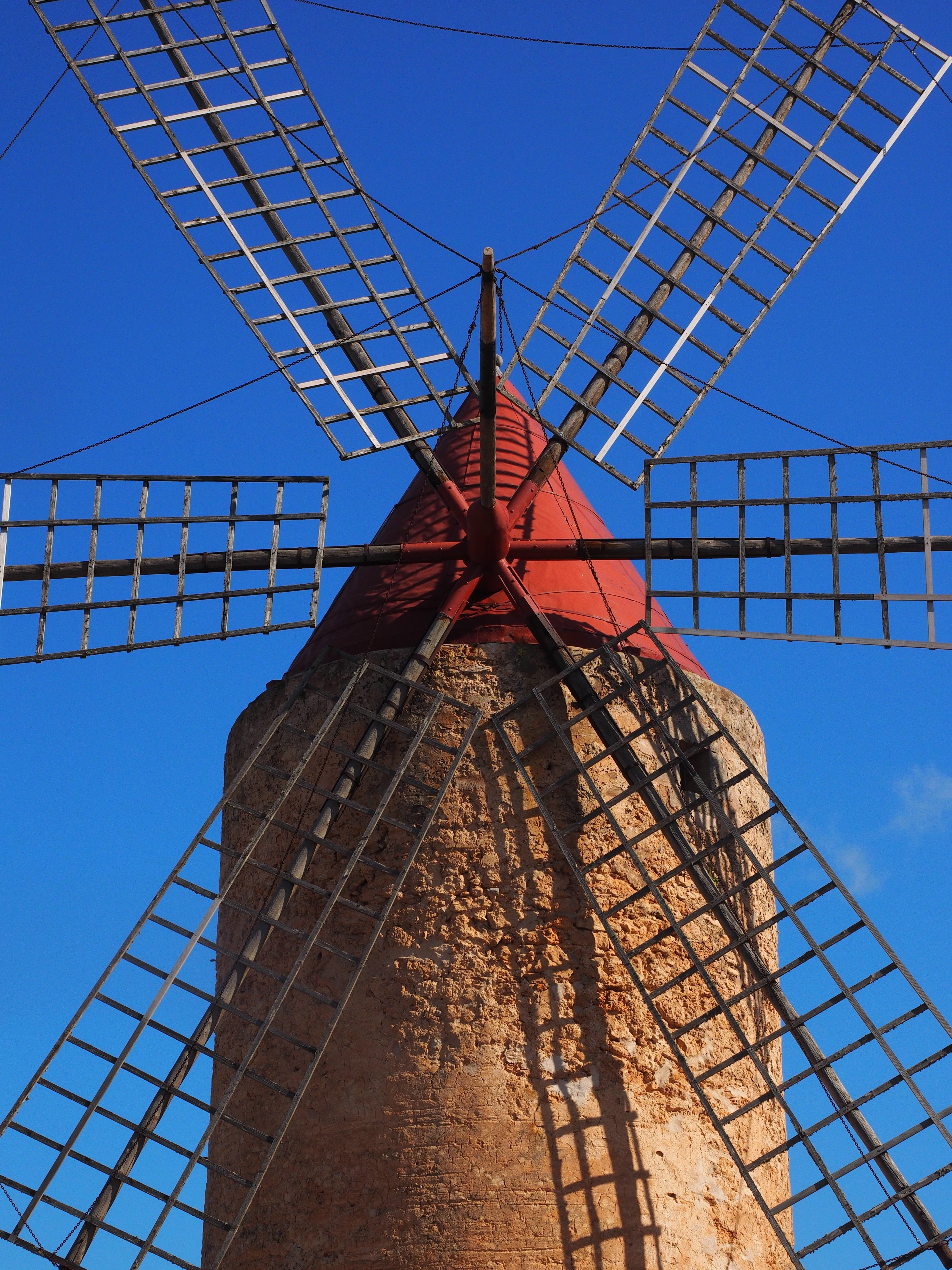 brown black red windmill