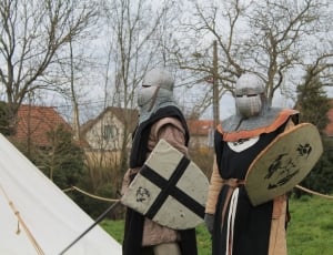 2 knight armors thumbnail