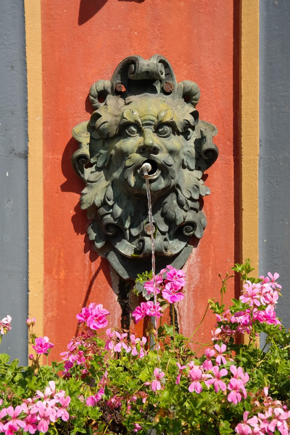 lion face wall mount garden sprinkler preview