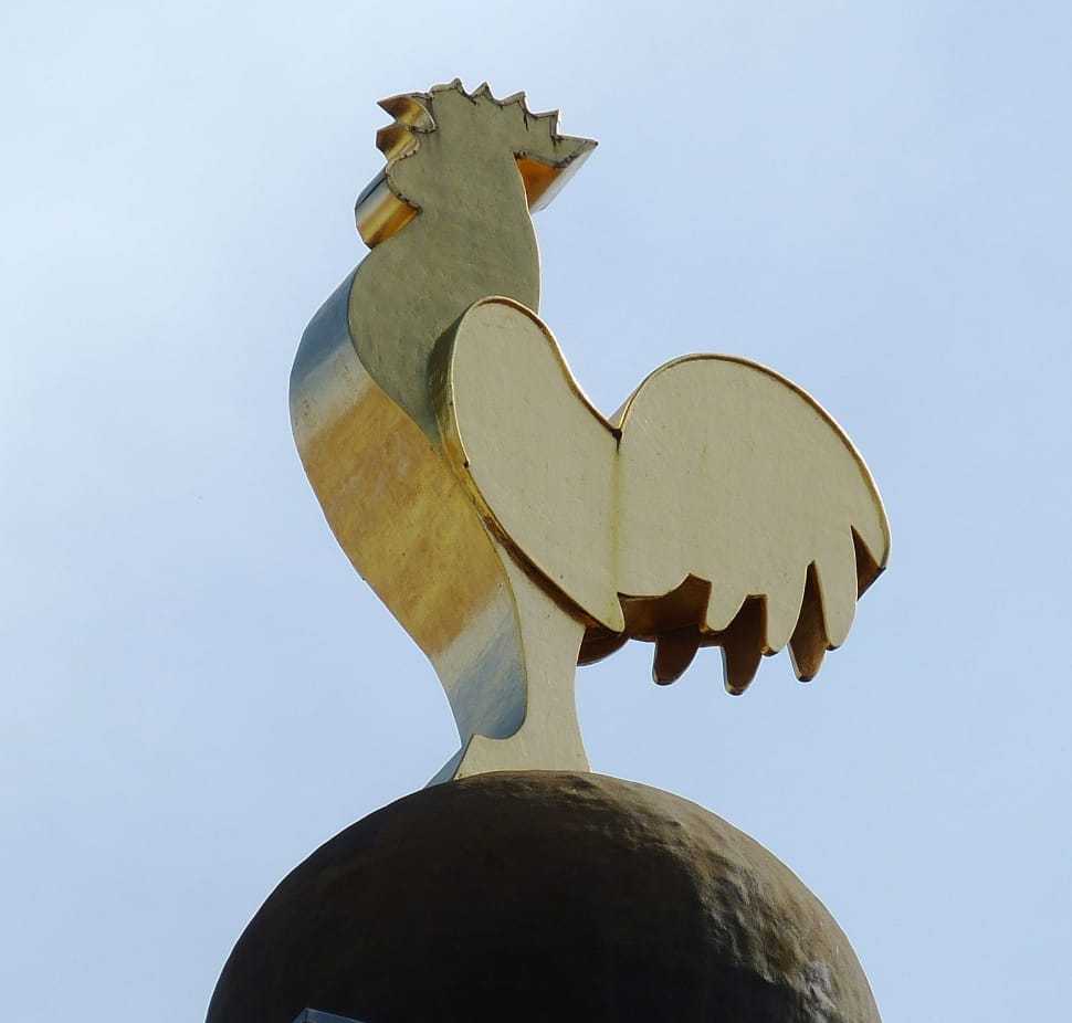 brown chicken statue preview