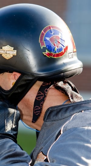 black harley davidson motorcycle helmet thumbnail
