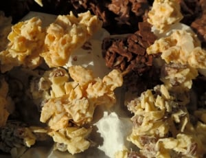 Chocolate Crisp Happen, Small Cakes, no people, close-up thumbnail