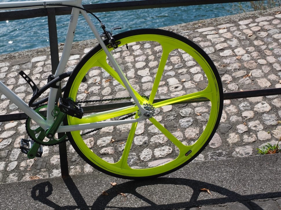 green bicycle wheel preview