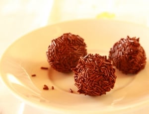 3 chocolate sprinkle balls thumbnail