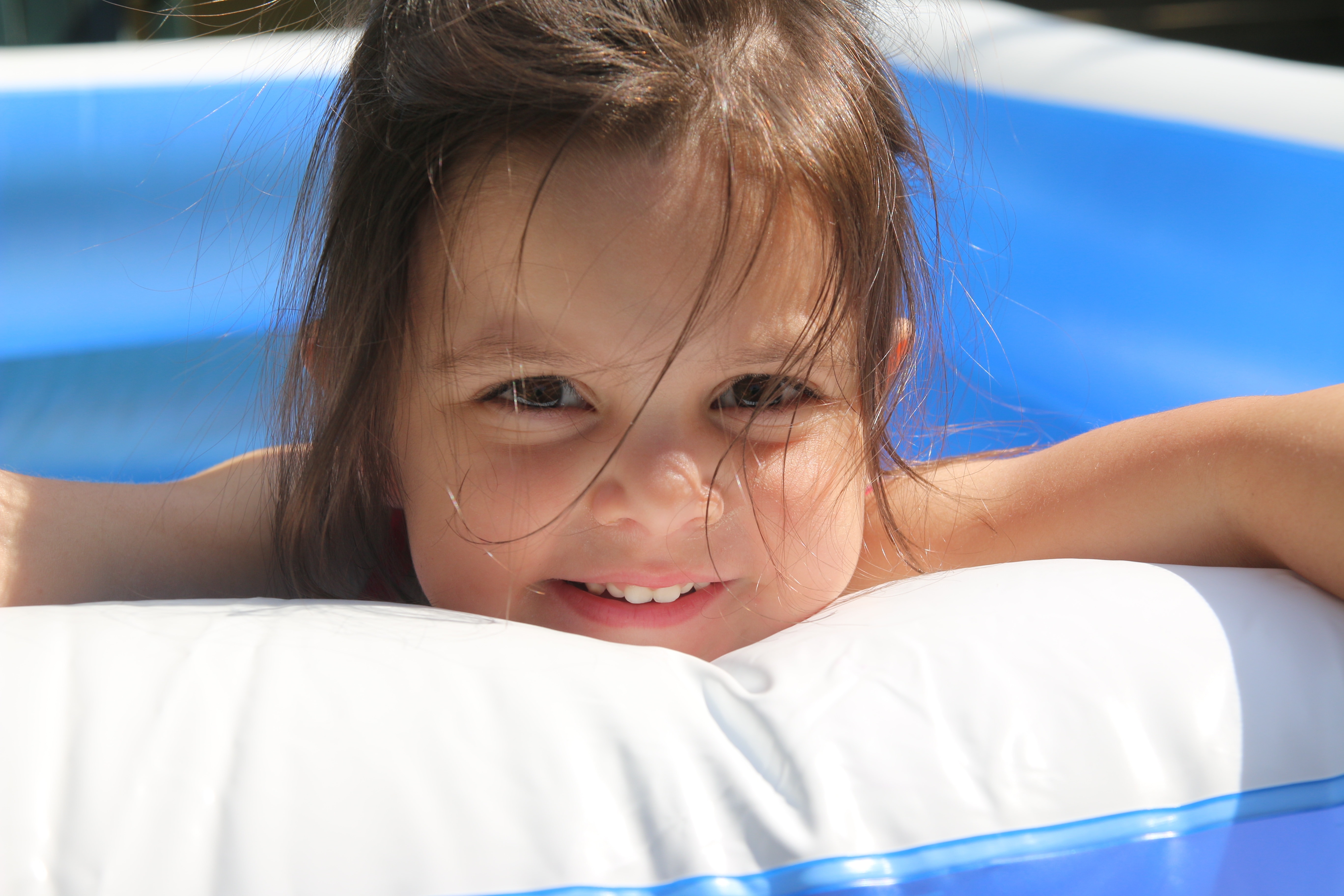 blue and white inflatable pool