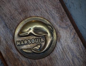 gold marsouin round emblem thumbnail