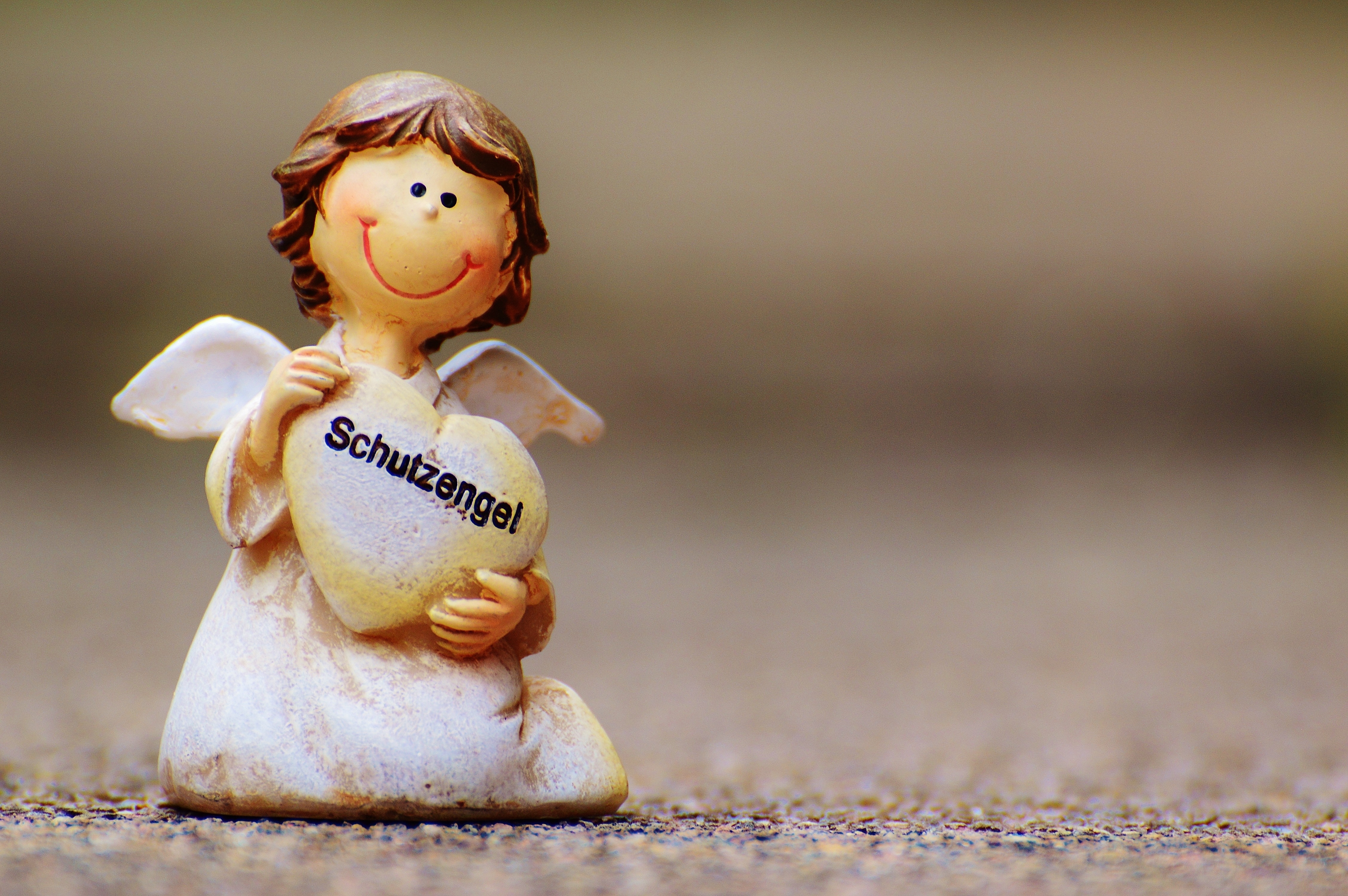 angel with Schtzengel print figurine