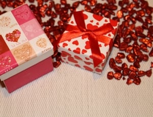 white and red hearts printed gift box thumbnail