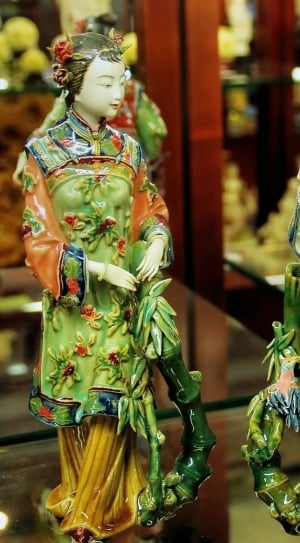2 geisha ceramic figurines thumbnail