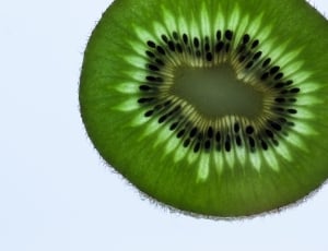 sliced kiwi melon thumbnail