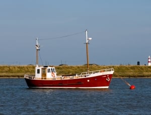 red and white boat thumbnail