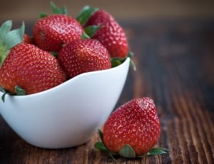 red strawberry fruits thumbnail