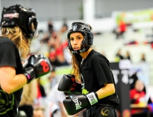 woman in everlast sparring gear set thumbnail