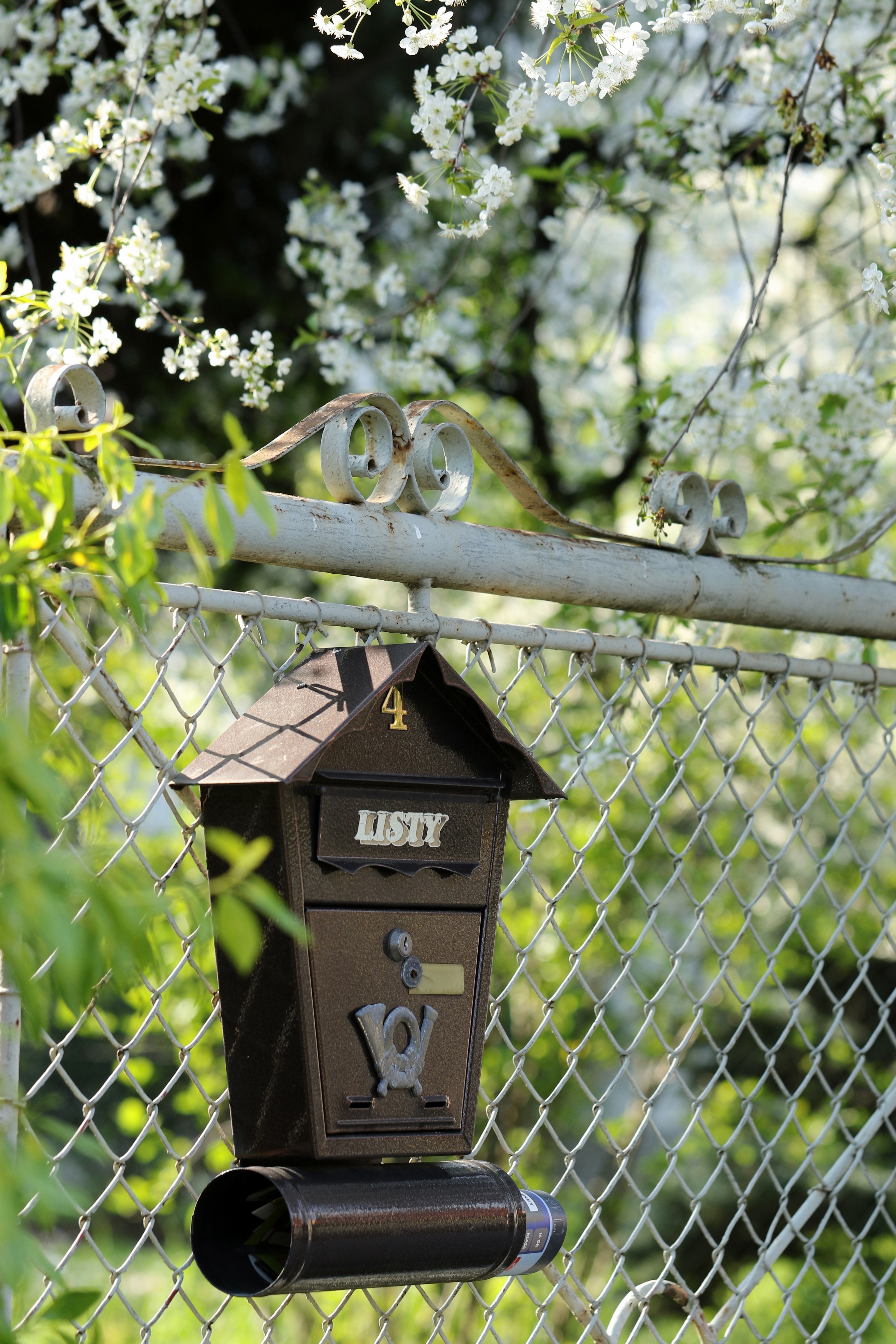 brown listy mailbox