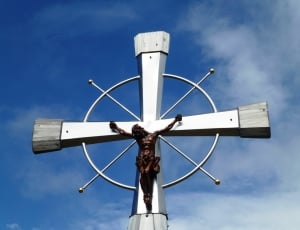 brown and gray crucifix statue thumbnail