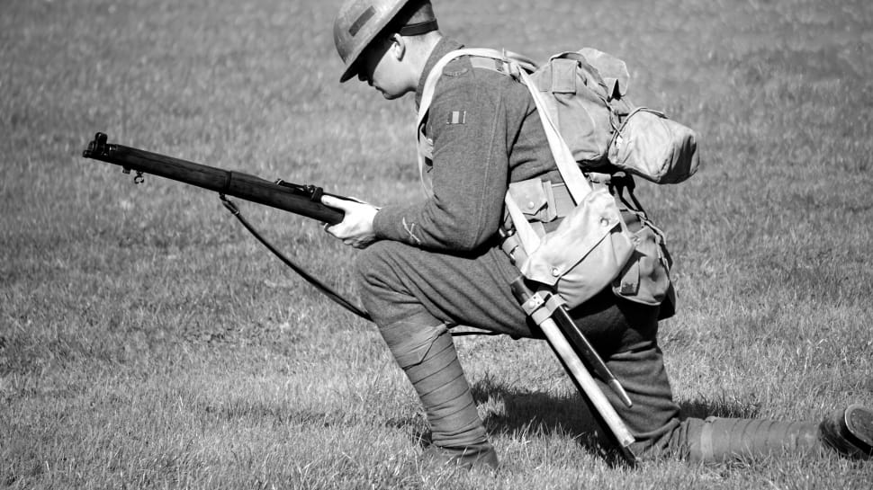 soldier kneeling holding riffle preview
