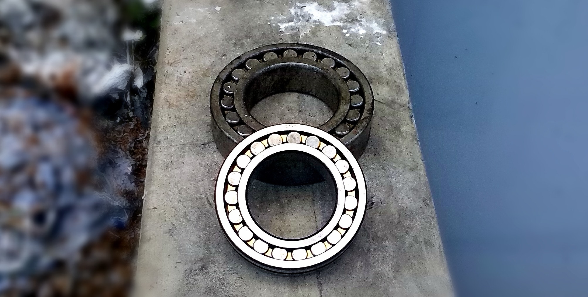 2 silver round bearings