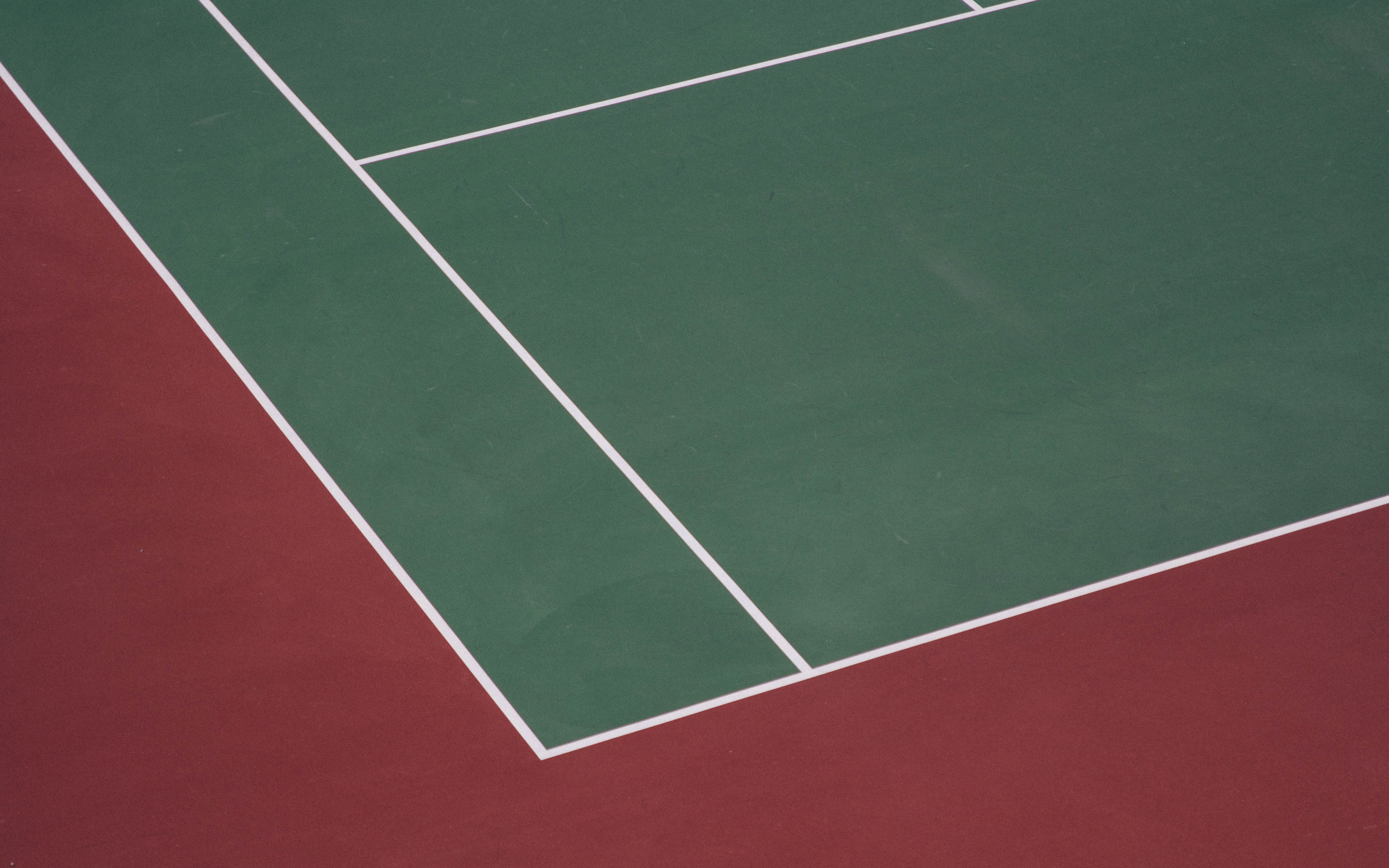 photo of tennis court during daytime