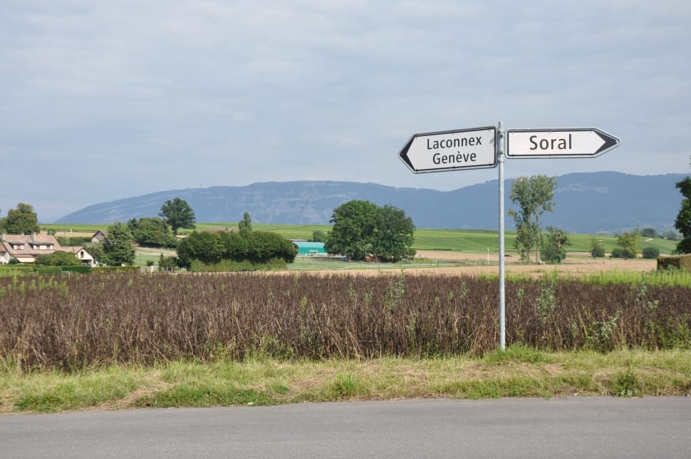 laconnex geneve and soral road signage preview