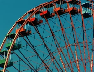 red and green ferris wheel thumbnail