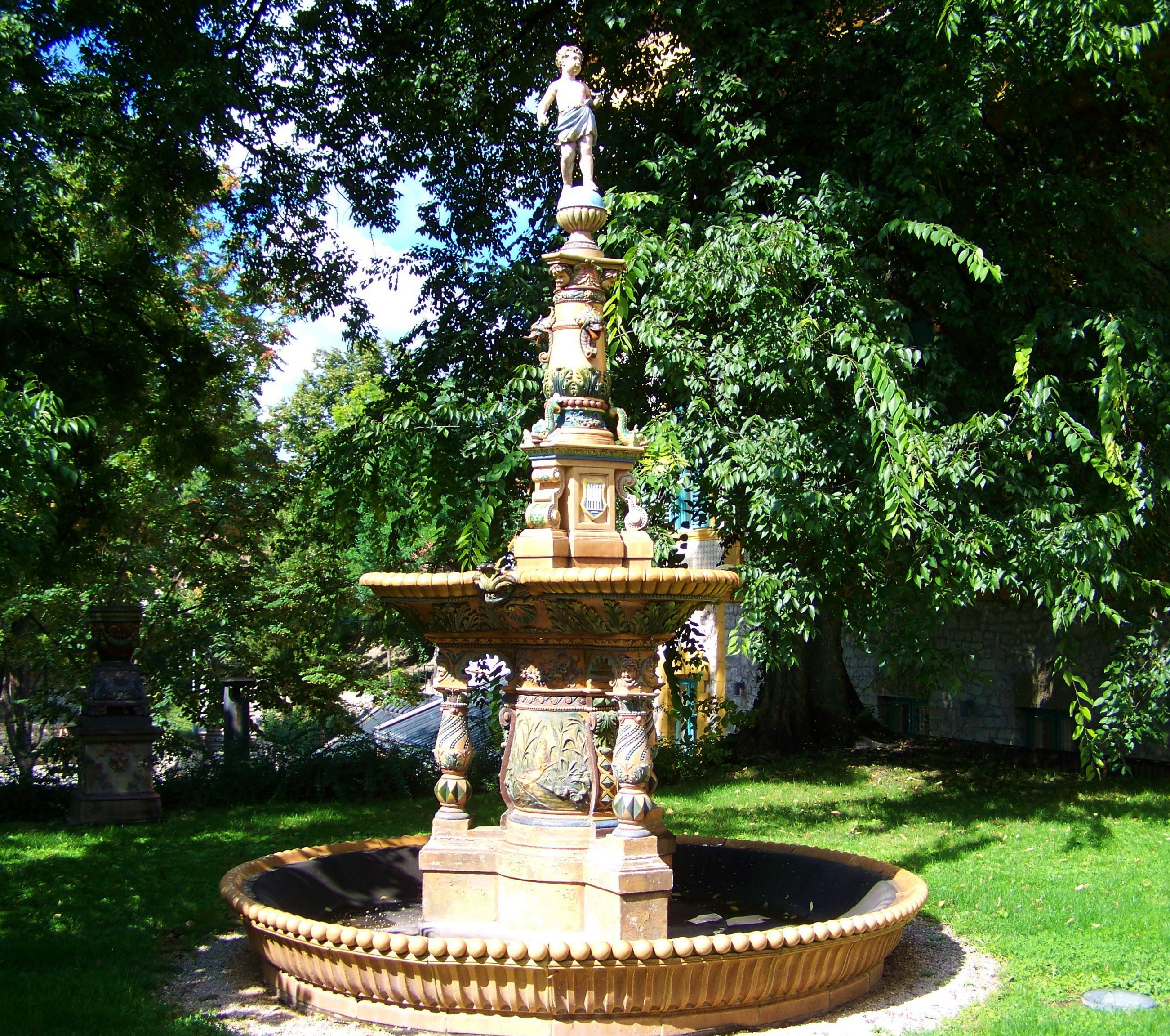 Zsolnay Fountain, tree, statue