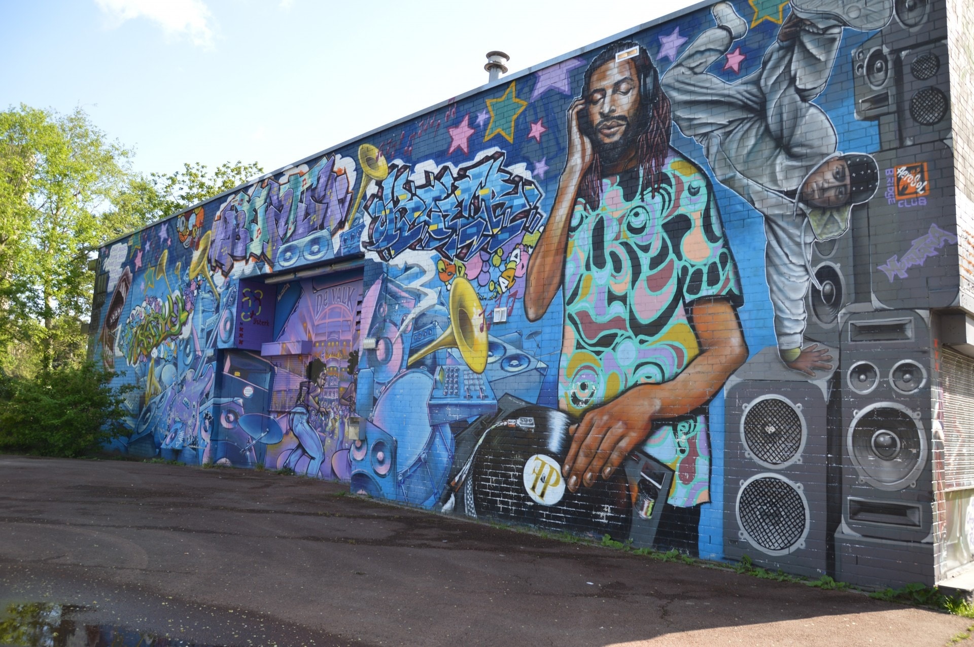 man playing music wall graffiti