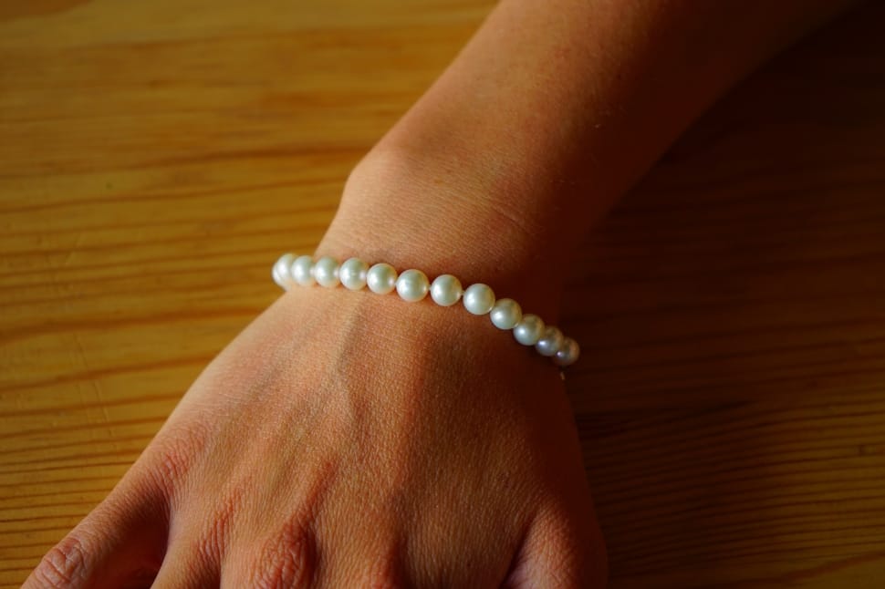 white pearl bracelet preview