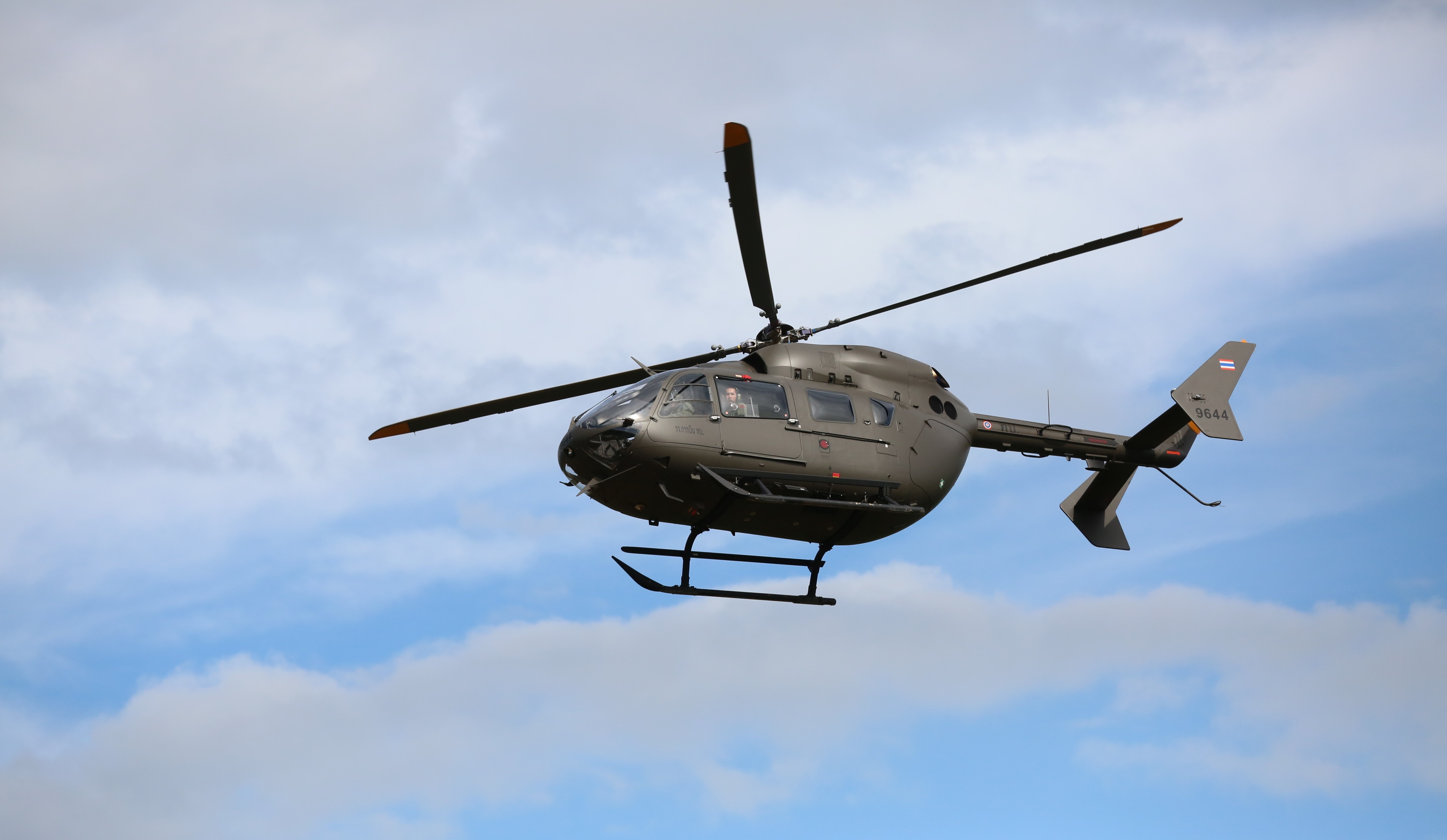 3840x2160 wallpaper | gray helicopter on air | Peakpx