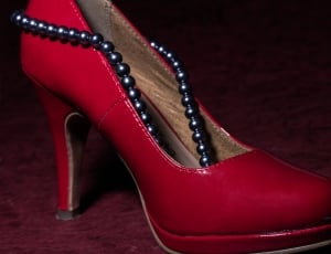 women's red leather heels thumbnail