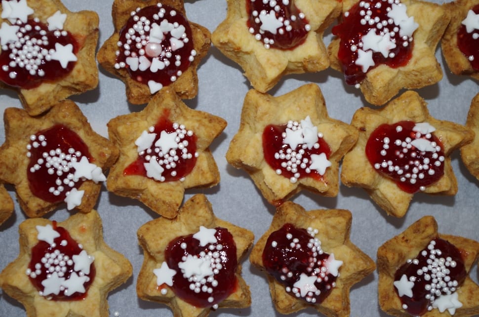 star cookies with cherry syrup toppings preview