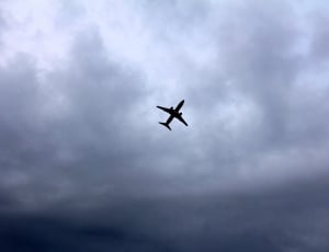 silhouette of airplane thumbnail