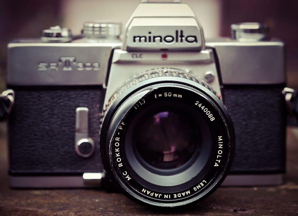 black and silver minolta digital camera preview
