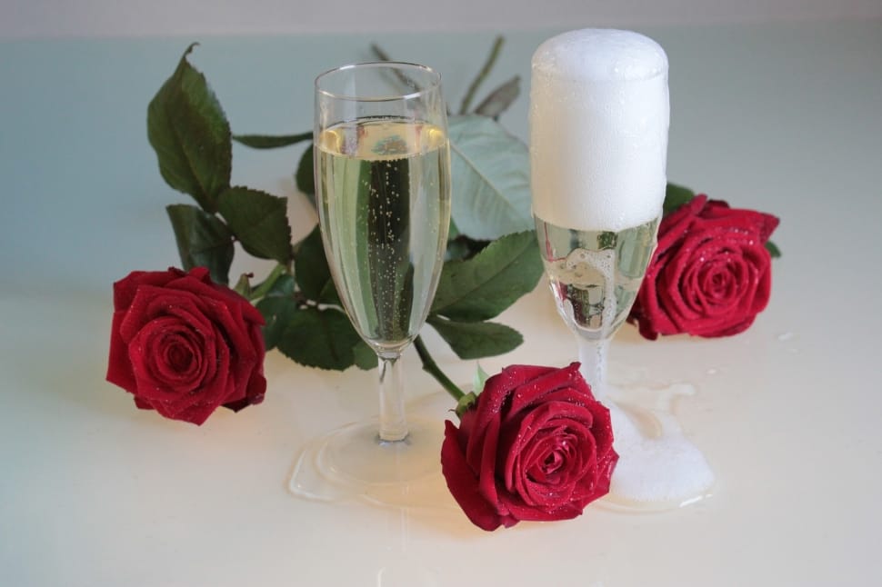 roses-champagne-drink-temptation-wallpaper-preview.jpg