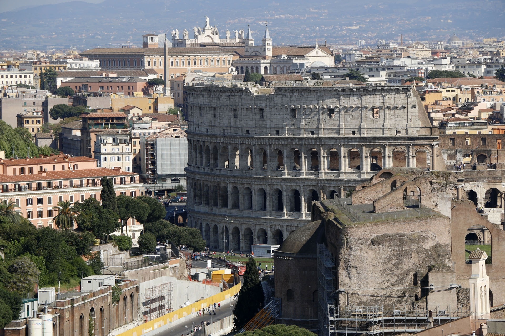 Рим часть италии. Испания Колизей. Колизей в Италии Треви. Вид на Колизей Рим Италия. Италия город Рим 60е годы здания.