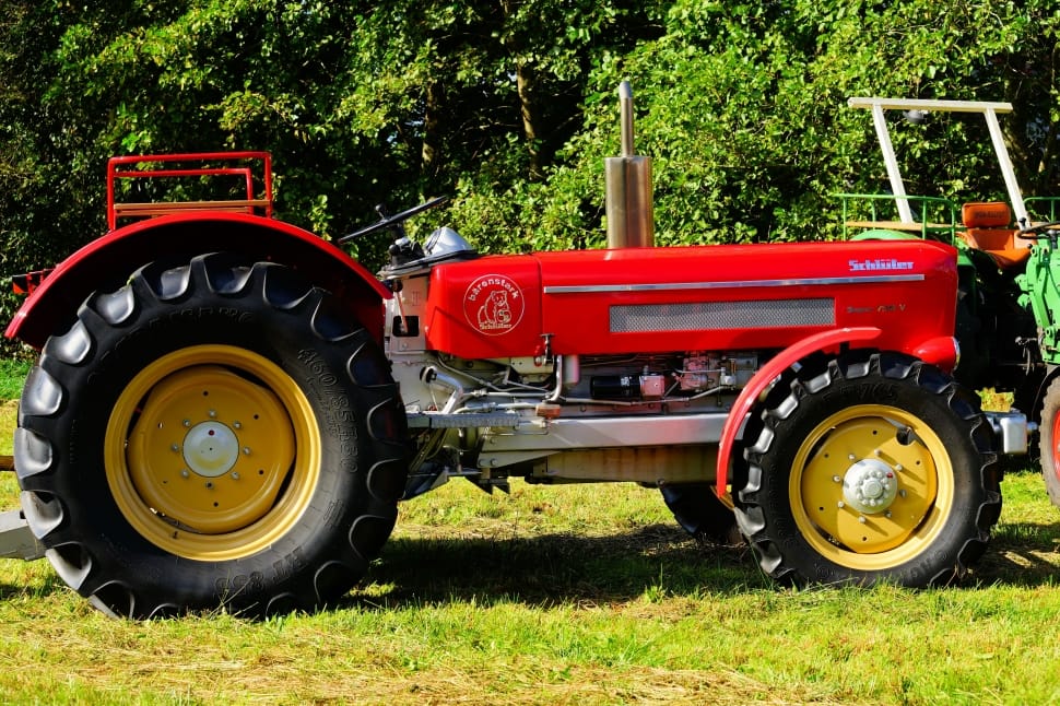 red grey tractor preview