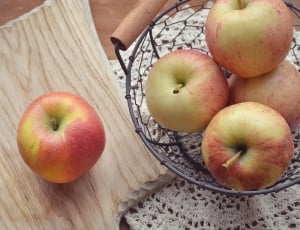 5 red apple fruit thumbnail