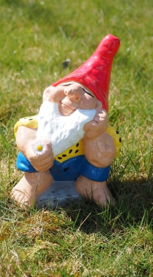 gnome yellow and blue costume statuette thumbnail