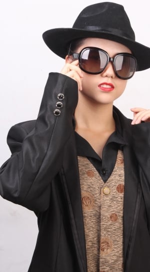 women's black frame blazer and sunglasses and hat outfit thumbnail